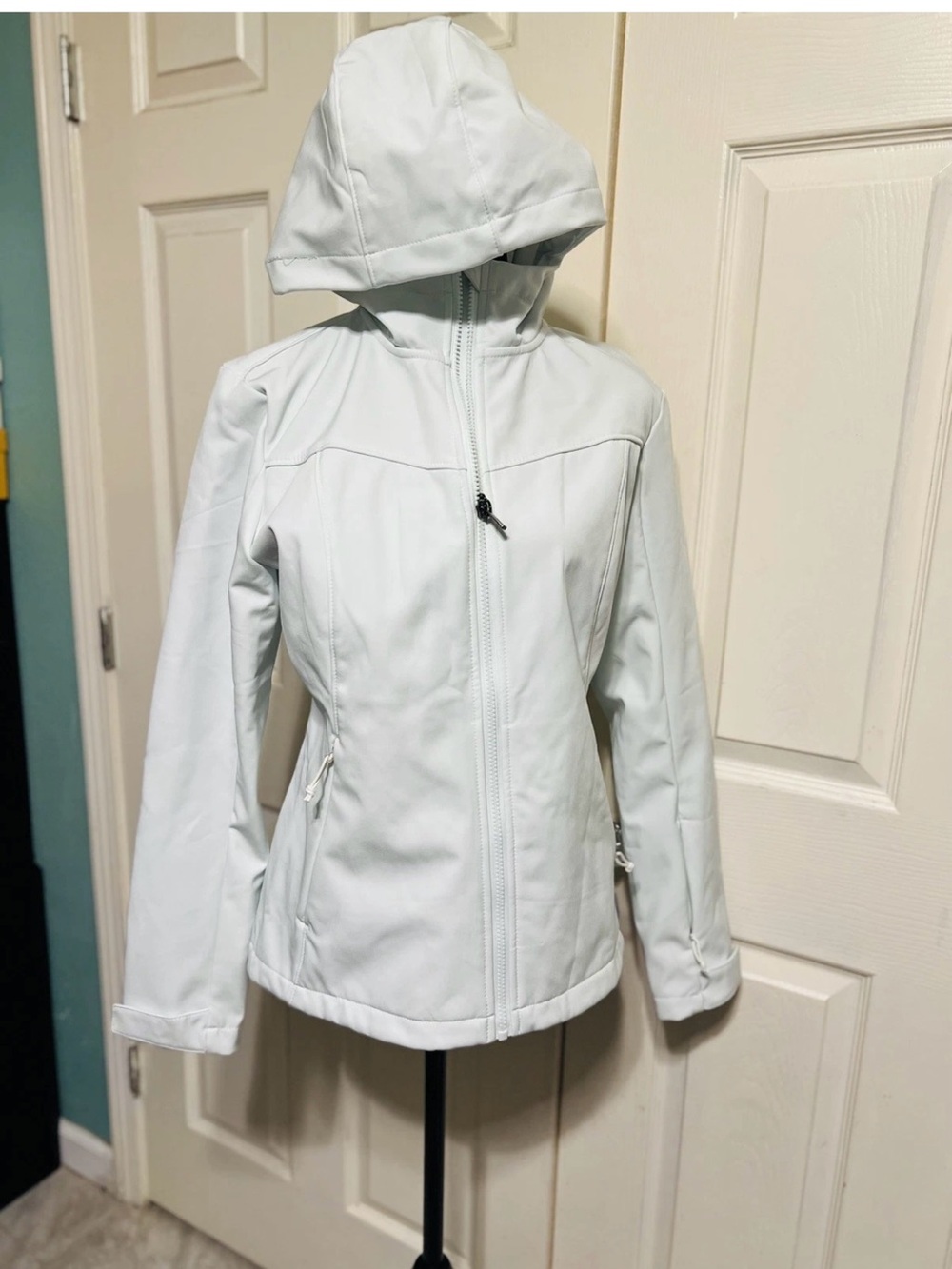 Avalanche Women's Hooded Softshell Jacket in Off-White